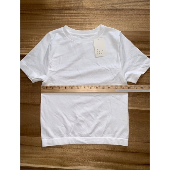 A New Day Kids White Short Sleeve T-Shirt Size Small - Picture 3 of 9